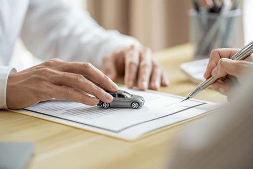 書類記入の画像